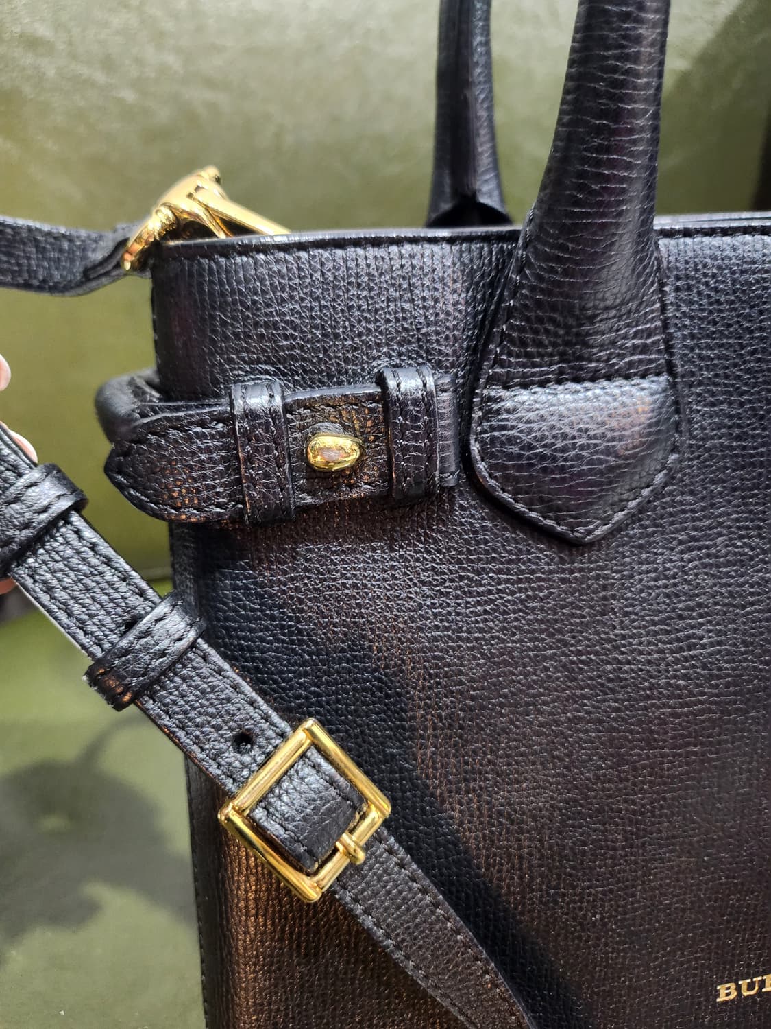 버버리 블랙 레더 토트백 숄더백 정품 상품이미지3