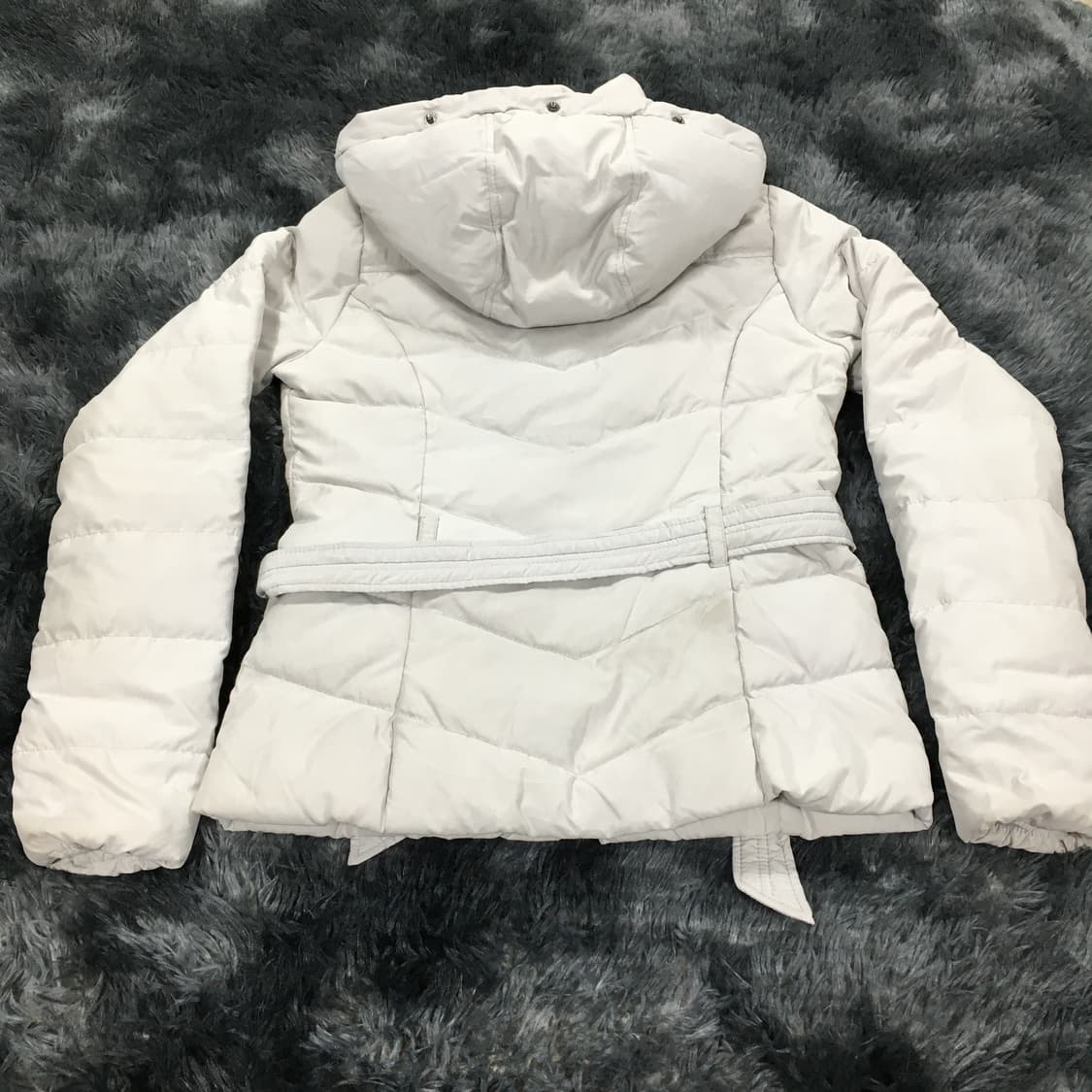 투티/0298 HOLLISTER 여성 울프죠 패딩 화이트 슬림핏 스포티 상품이미지4