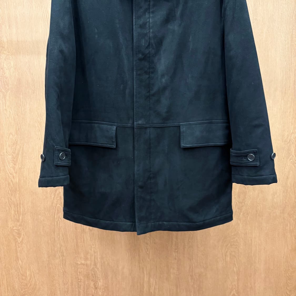 입생로랑 하프 코트 미니멀 솔리드 안감 로고 라벨 테이핑 디테일 블랙 상품이미지5