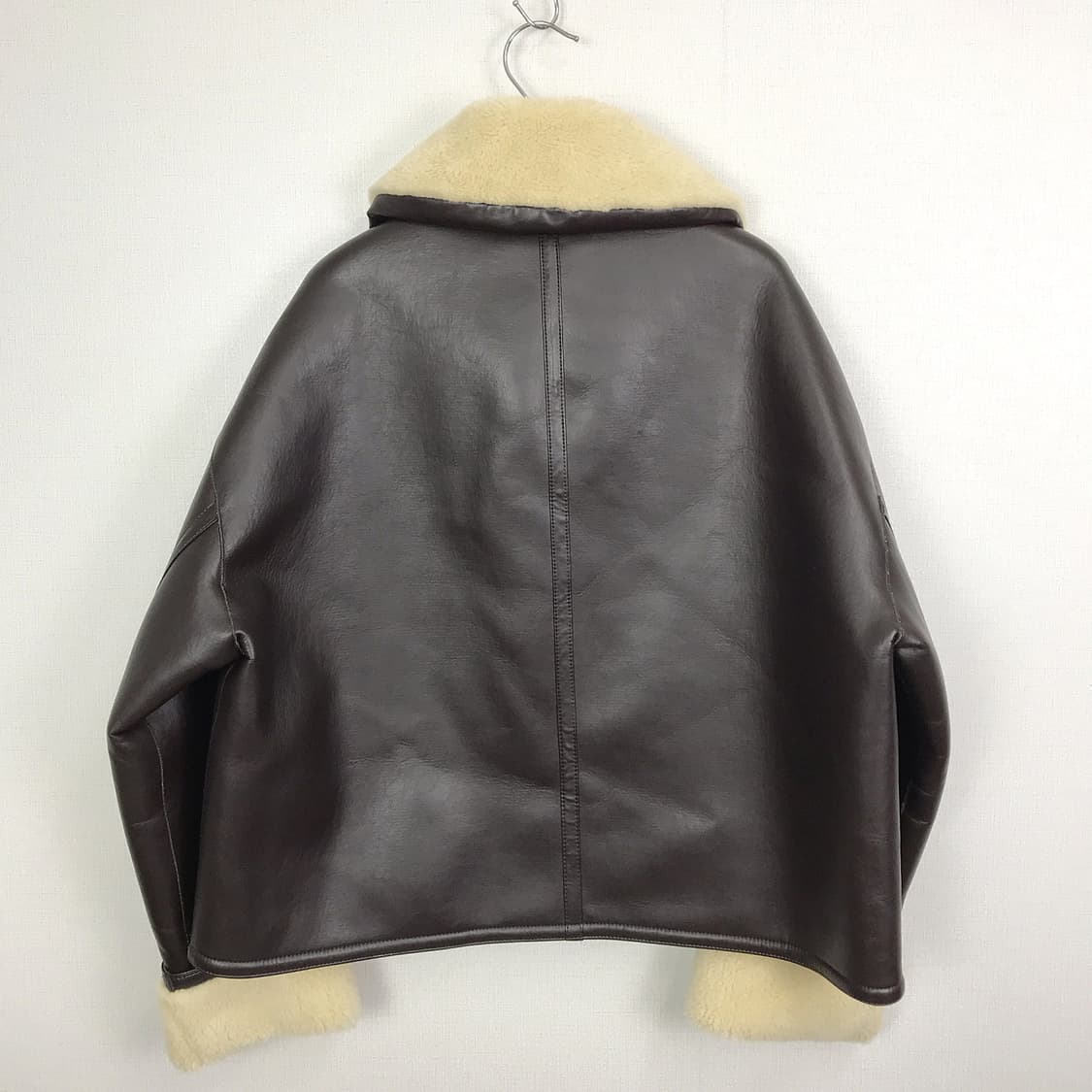 스튜디오톰보이 카라배색 인조 무스탕 여성 점퍼 상품이미지4