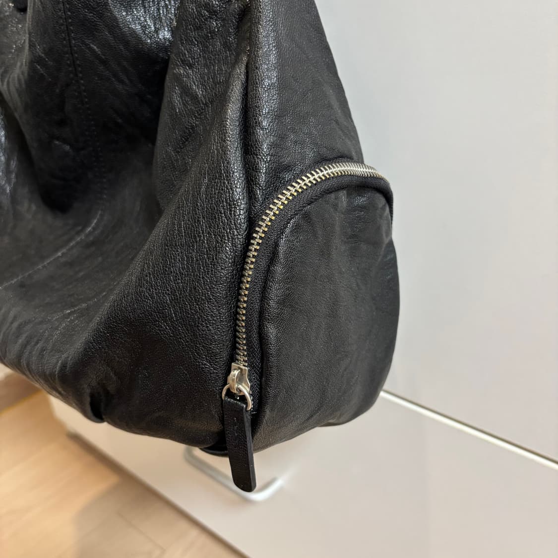 GENUINE LEATHER 블랙 가죽 숄더백 상품이미지4