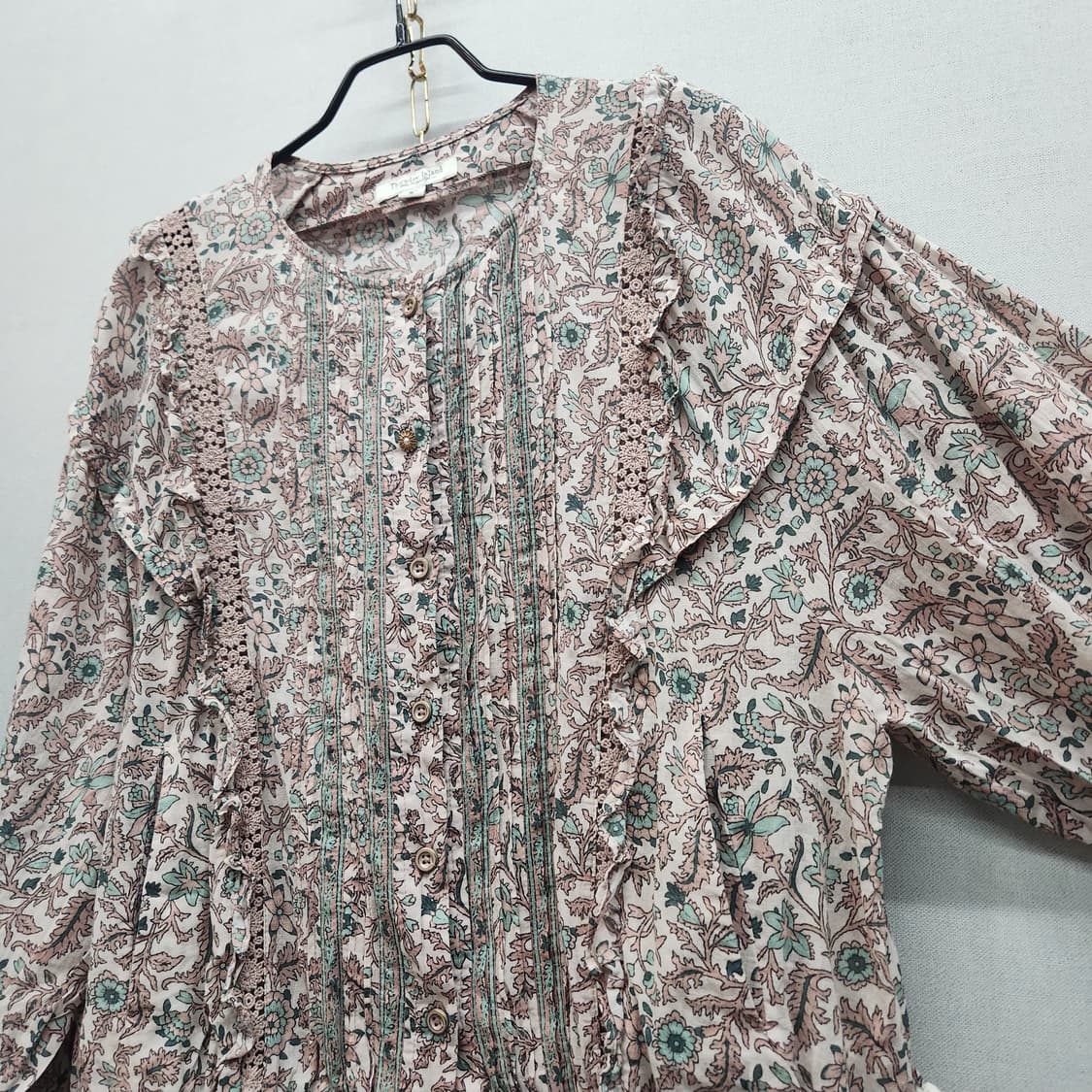 써스데이아일랜드 에스닉 플라워 프릴 블라우스 M(L) 상품이미지3