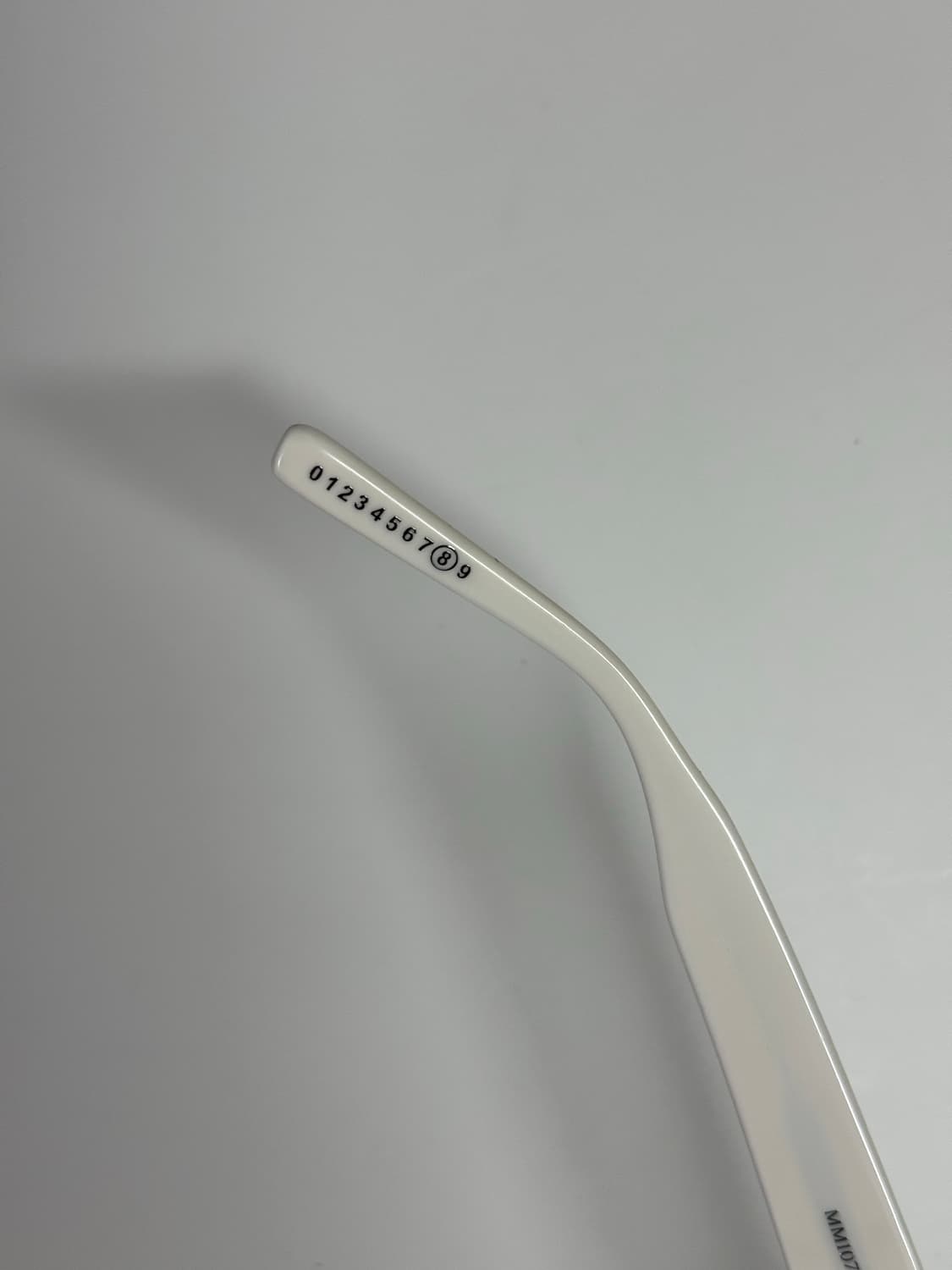 젠틀몬스터 x 메종마르지엘라 MM107 화이트 상품이미지6