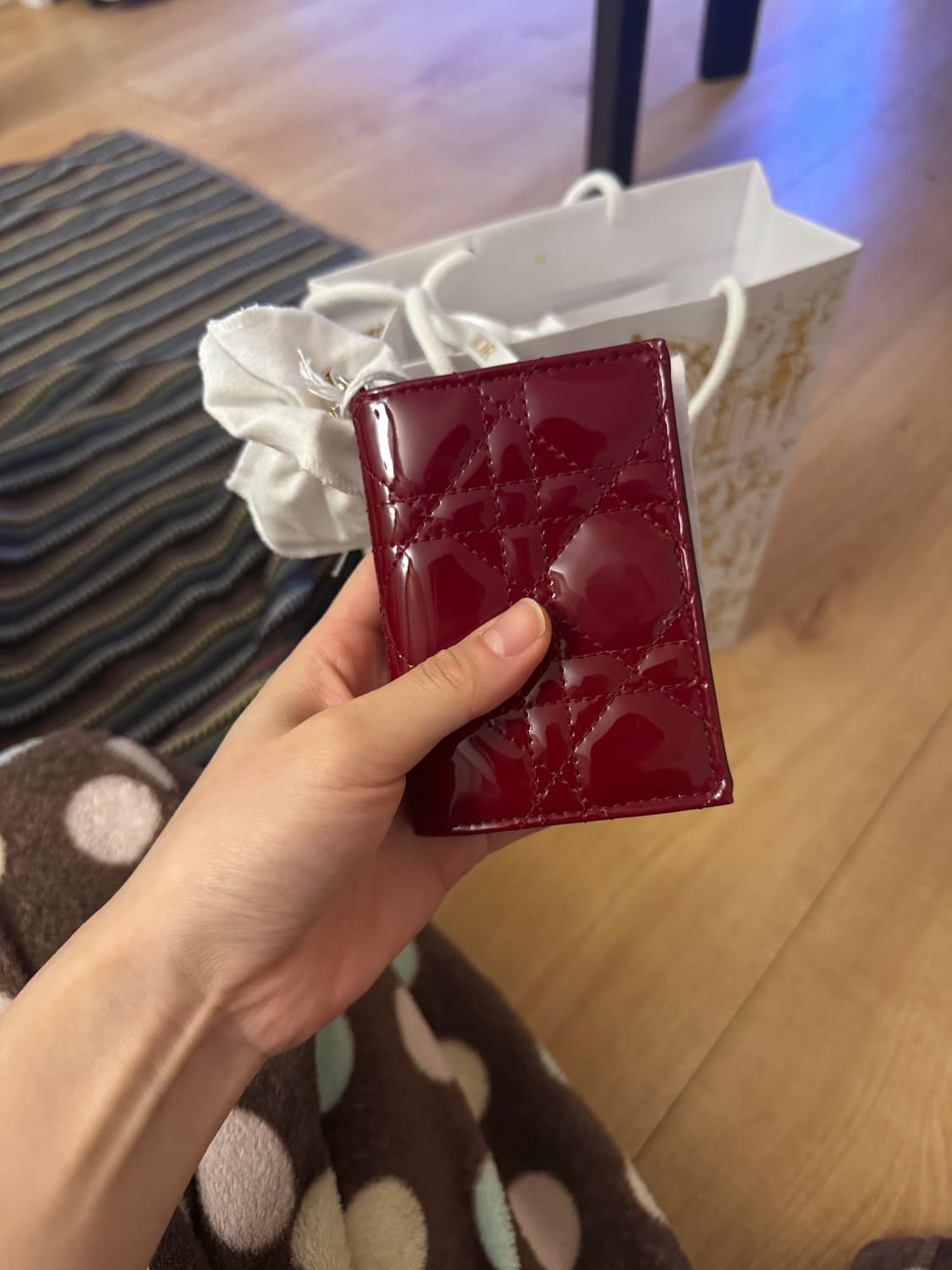 디올 레이디 블룸 카드지갑 체리레드 상품이미지3