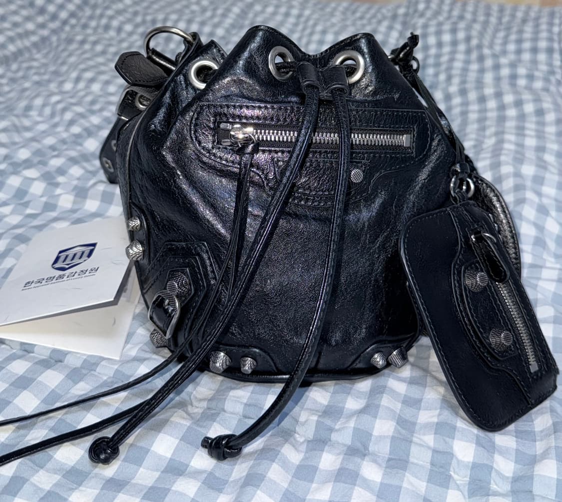 발렌시아가 르카골 버킷백 xs 블랙 상품이미지10