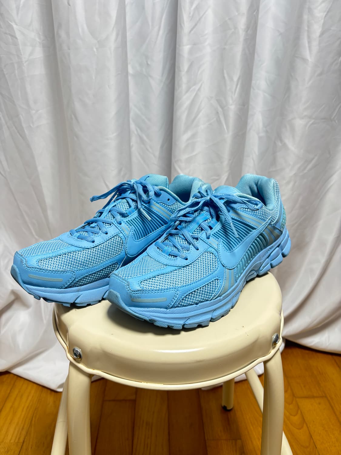 나이키 줌 보메로5 레이크사이드 상품이미지2