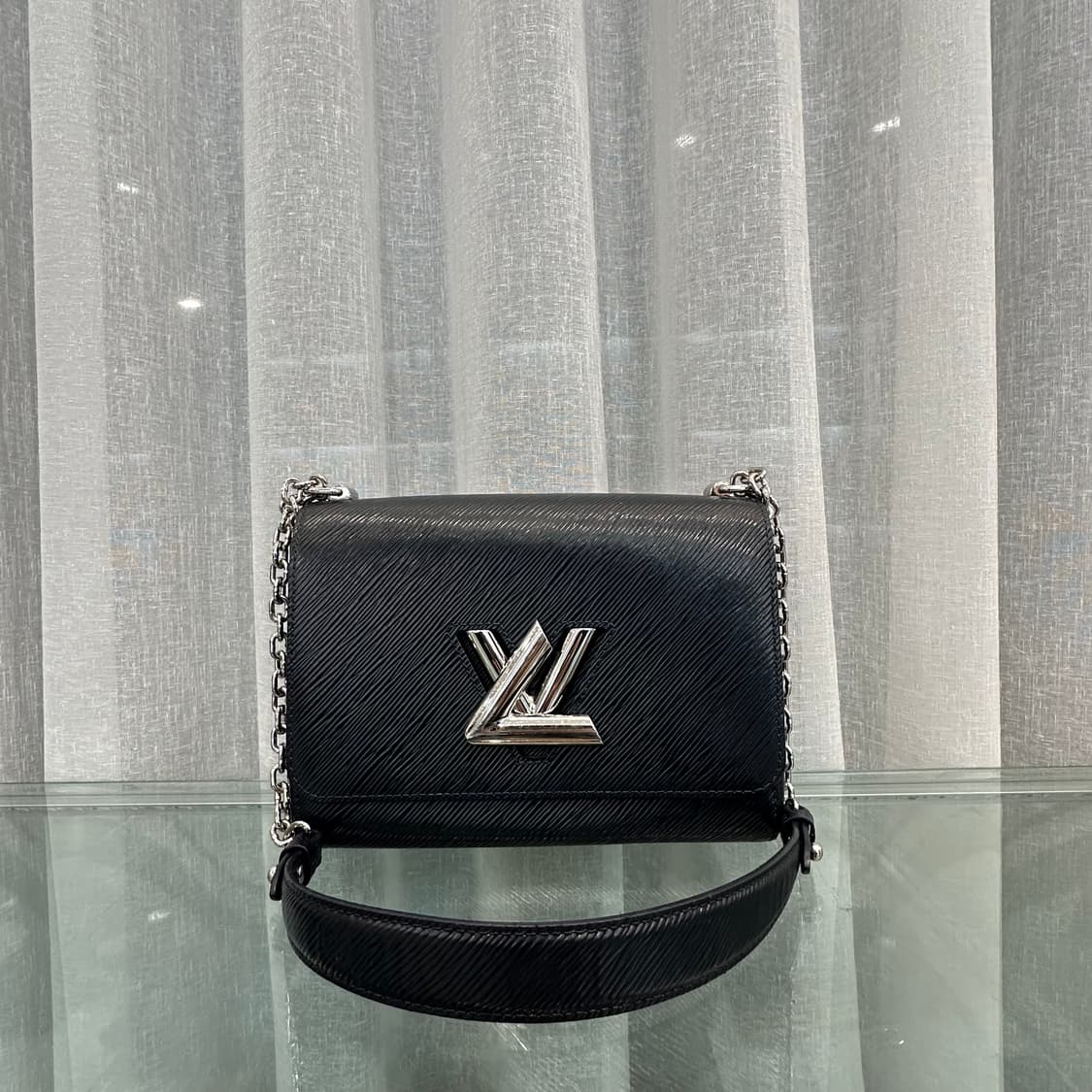 루이비통 트위스트 MM 은장 크로스백 상품이미지1