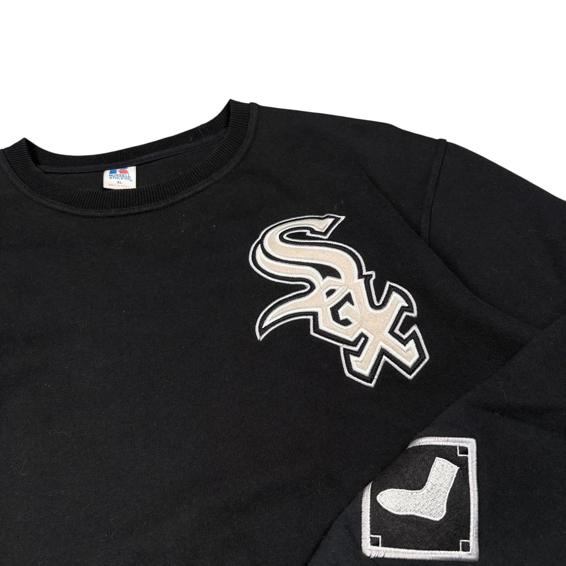 러셀 애슬레틱 블랙컬러 화이트 삭스 맨투맨 상품이미지2