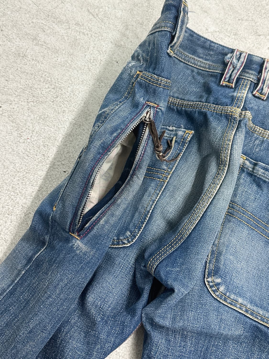 디젤 사이드 지퍼 플레어 데님 팬츠 상품이미지4