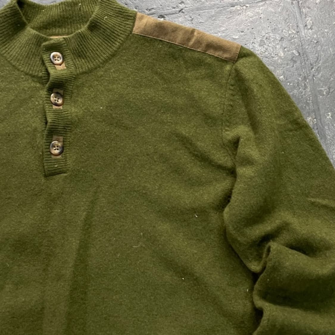 105 카벨라스 밀리터리 헨리넥 니트  상품이미지2