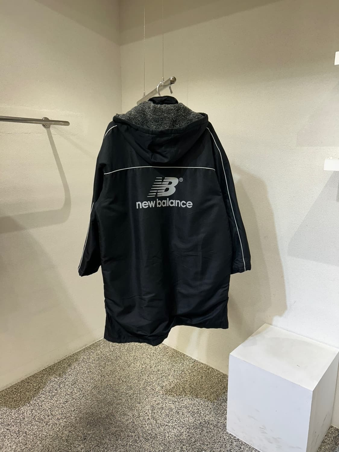 뉴발란스 빅로고 벤치 패딩 상품이미지2