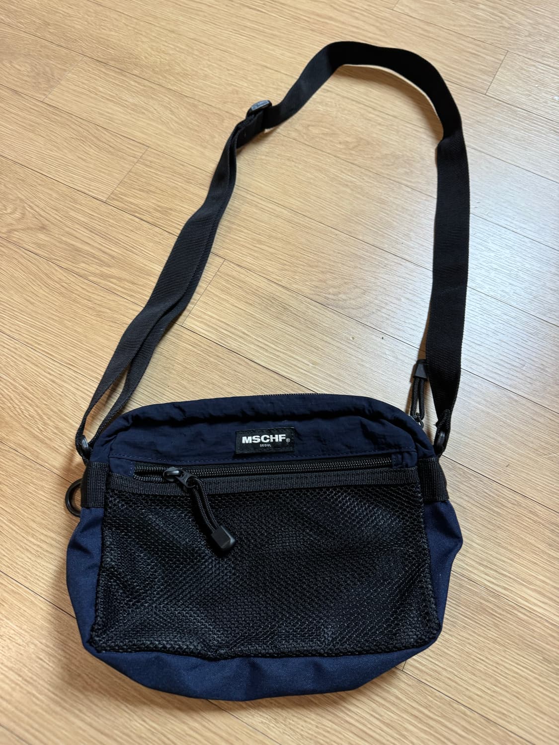 미스치프 크로스백 상품이미지3