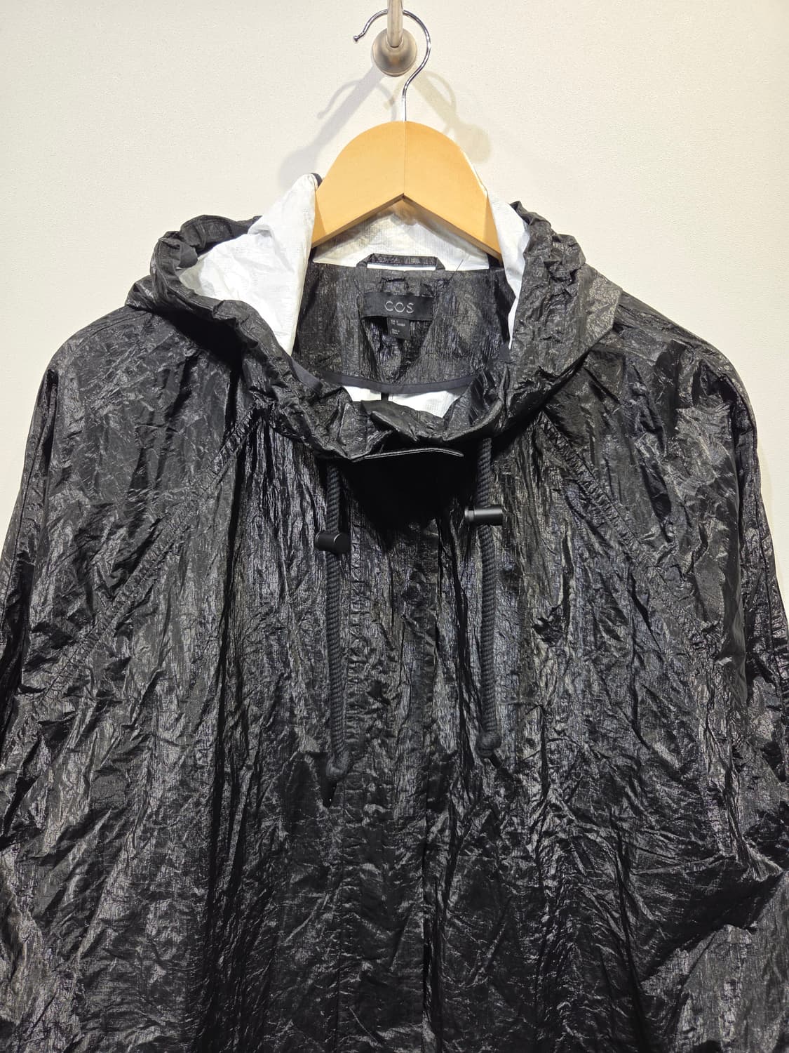 COS 코스 페이퍼 텍스처 크링클 후드 롱 코트 상품이미지3