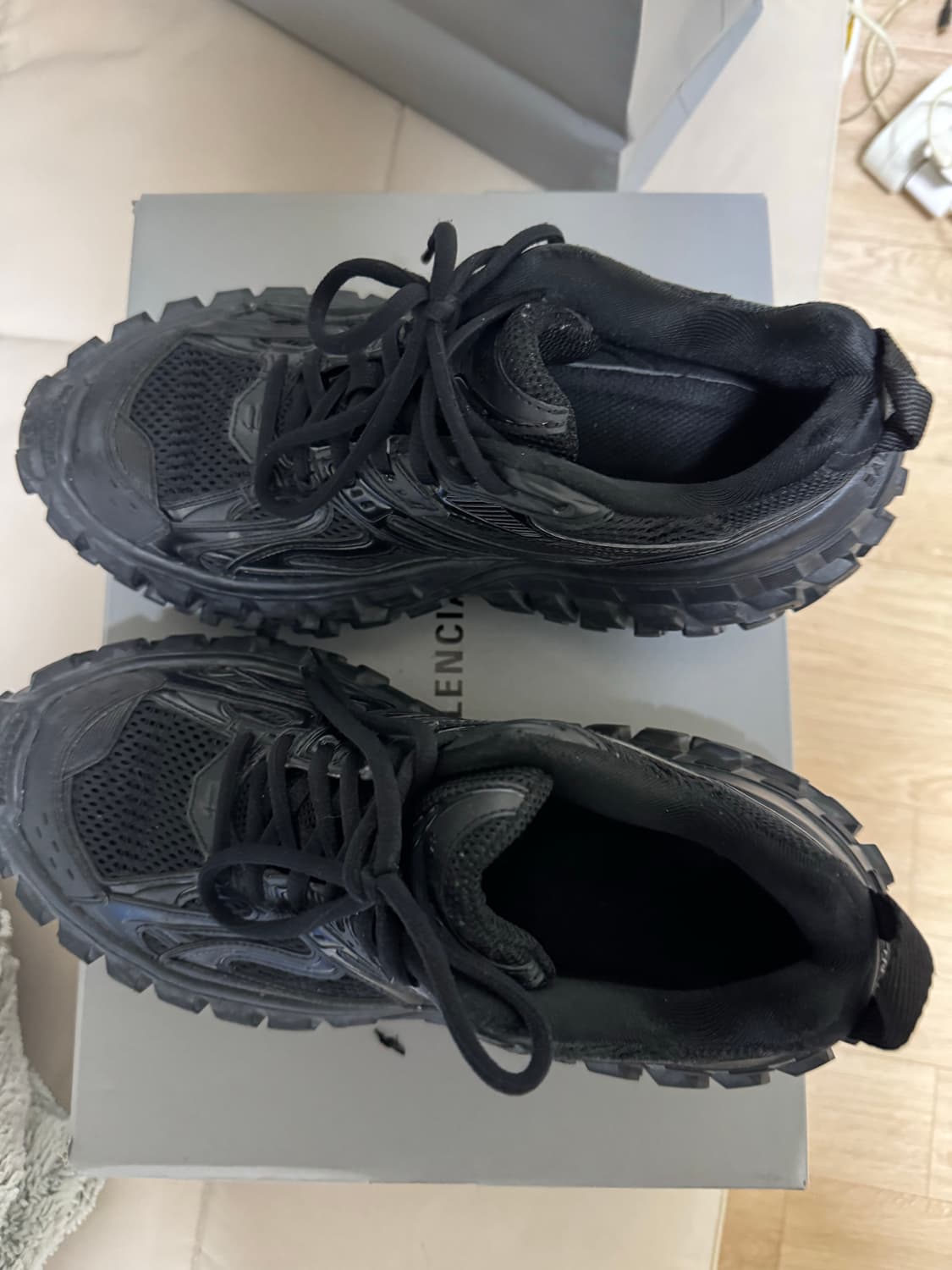 발렌시아가 디펜더 39 상품이미지2