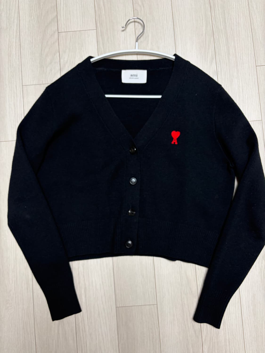 아미 스몰 하트 브이넥 가디건 블랙 상품이미지2