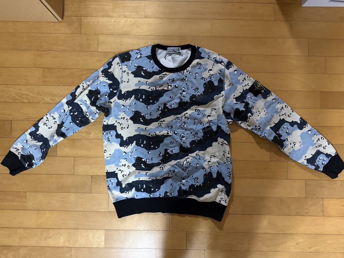 스톤아일랜드 데저트 카모 맨투맨 x (런던 Browns) 독점 콜라보 상품이미지1