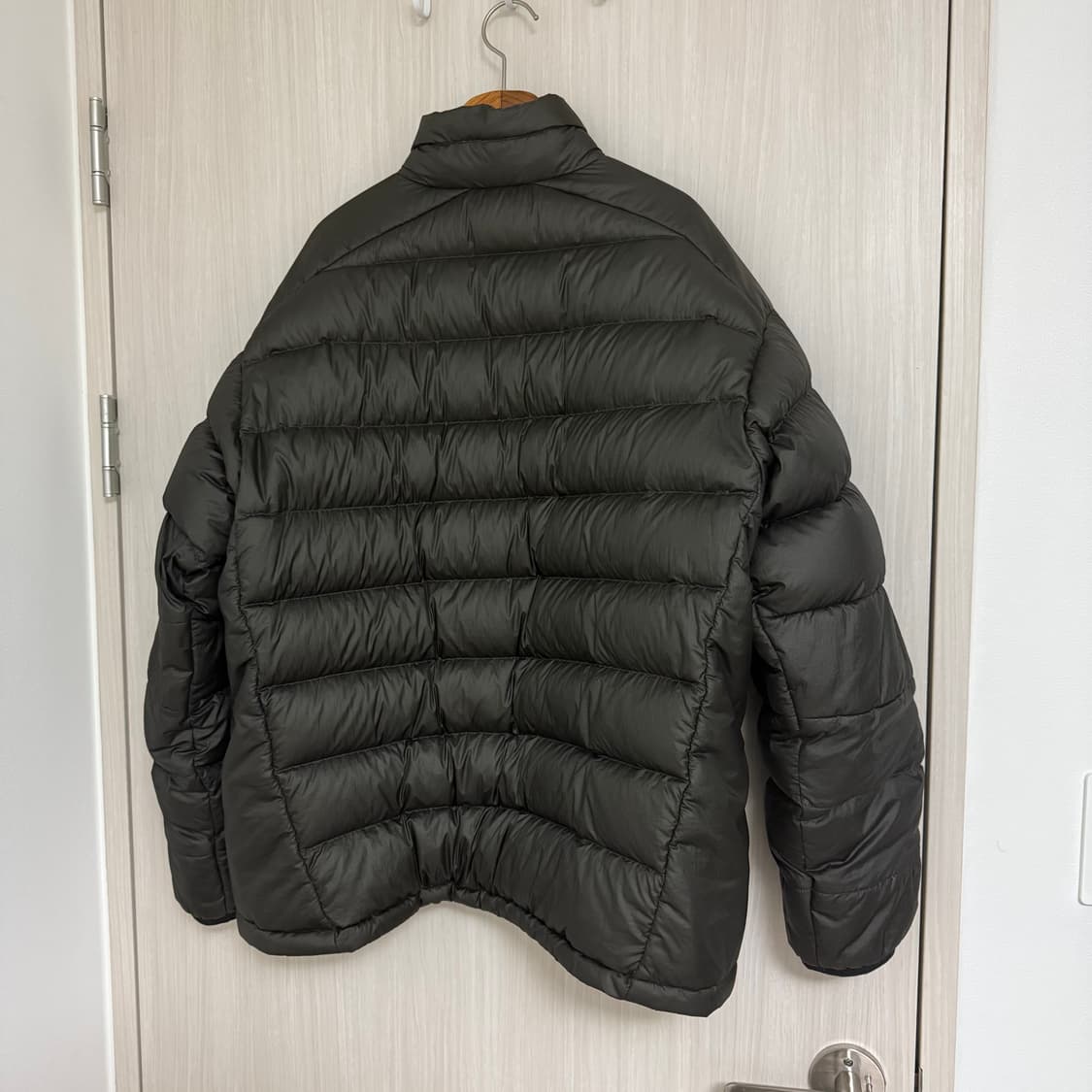 [1] 모이프 헬리움 다운 경량 패딩 에스프레소 (택과 원단 포함) 상품이미지3