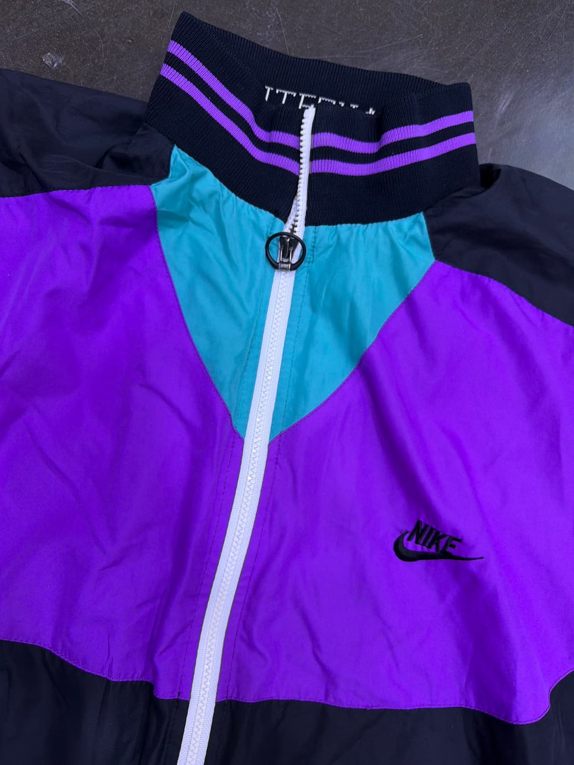 나이키 올드스쿨 인터네셔널 배색 바람막이 점퍼 L 상품이미지3