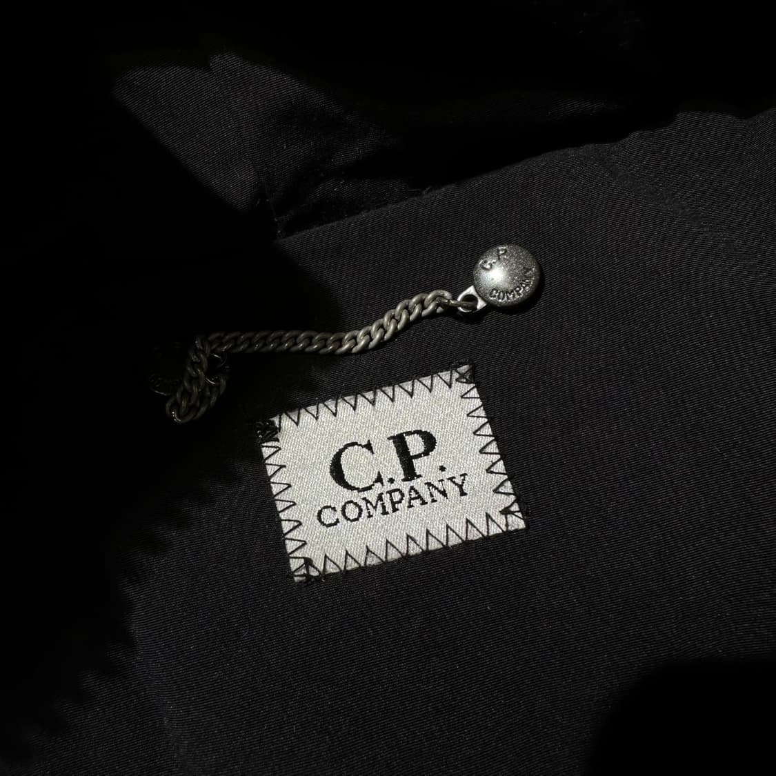 CP컴퍼니 노르지 고글 덕다운 패딩 블랙 상품이미지5