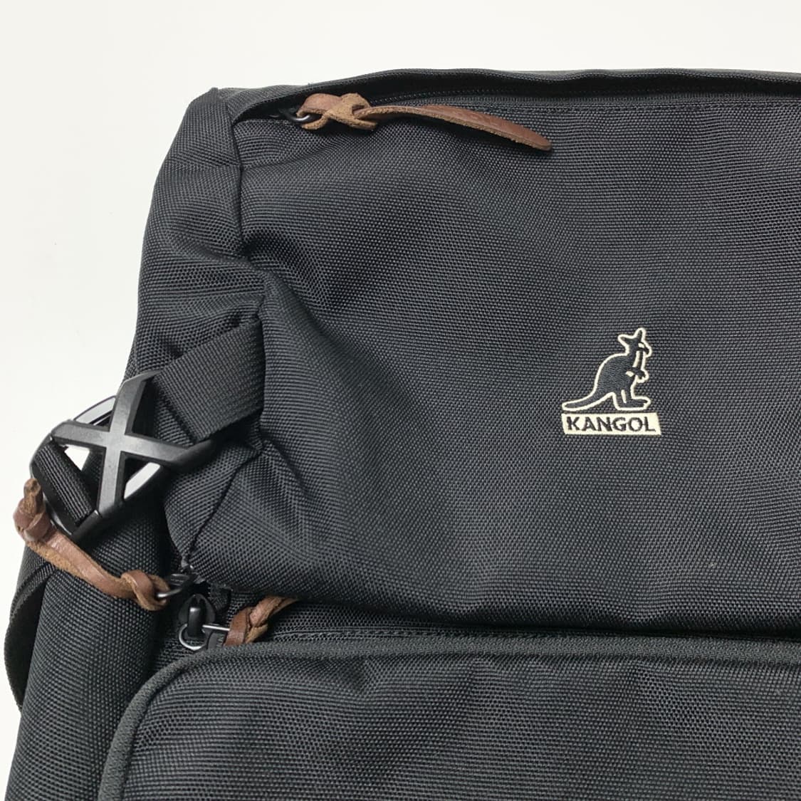 [정품/OS] KANGOL 캉골 글램핑 레더 남여공용 빅백팩뱅가방
 상품이미지5
