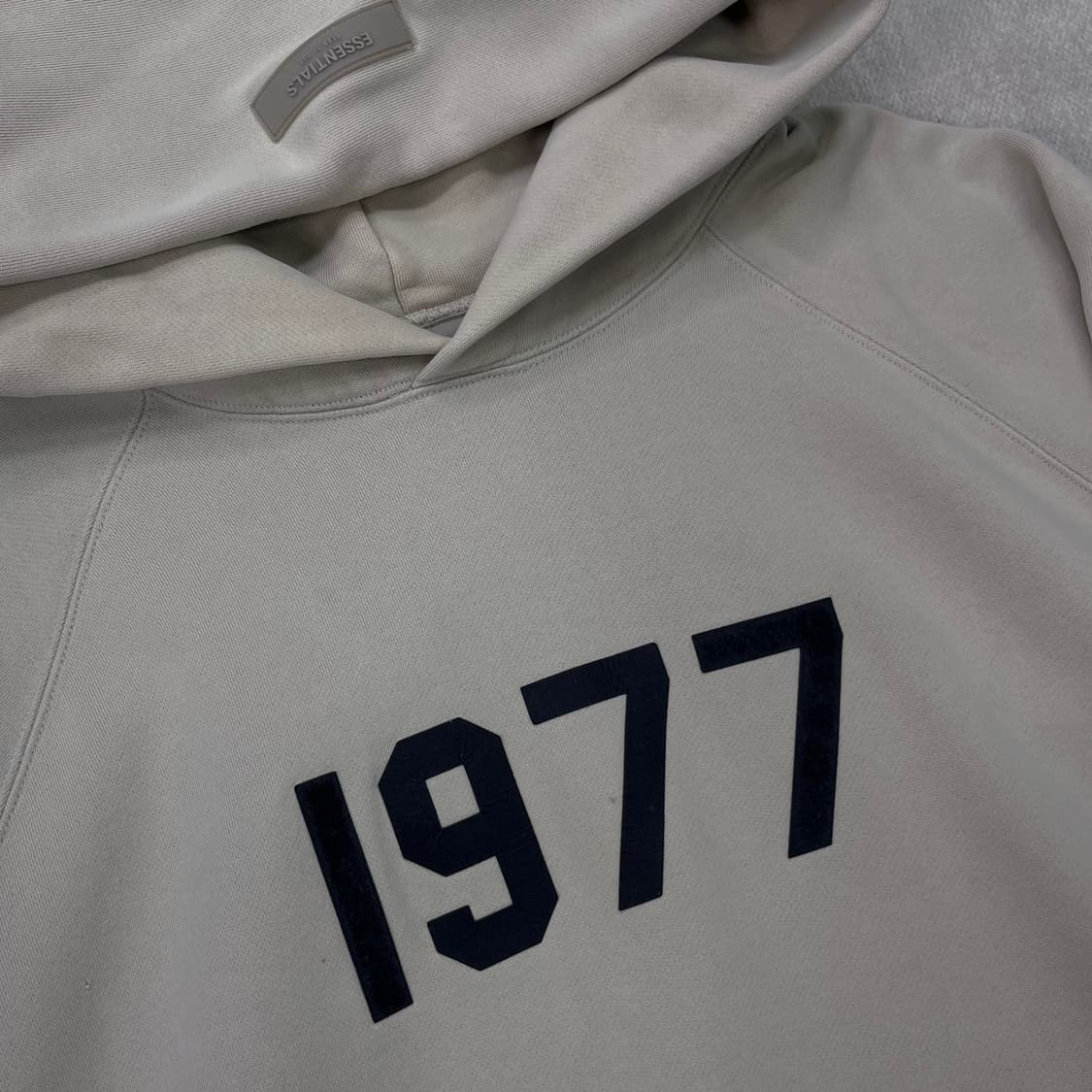 105 피오갓 에센셜 1977 후드티 상품이미지2