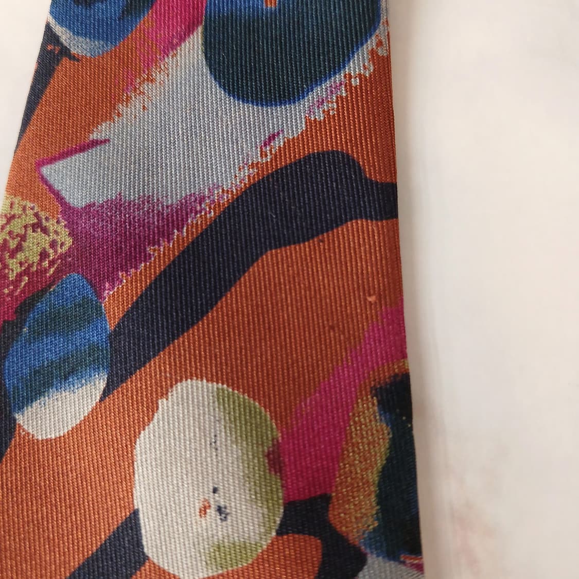 웅가로 실크 오렌지 아트워크 패턴 넥타이 9cm B등급 A19199
 상품이미지9