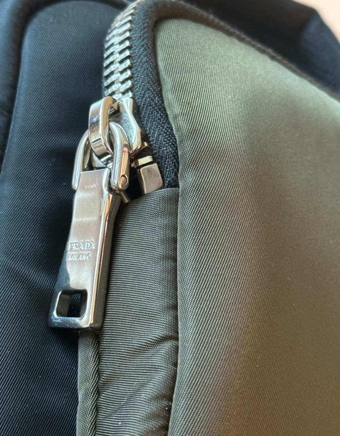 PRADA  테크니컬 나일론 포켓 백팩 상품이미지4