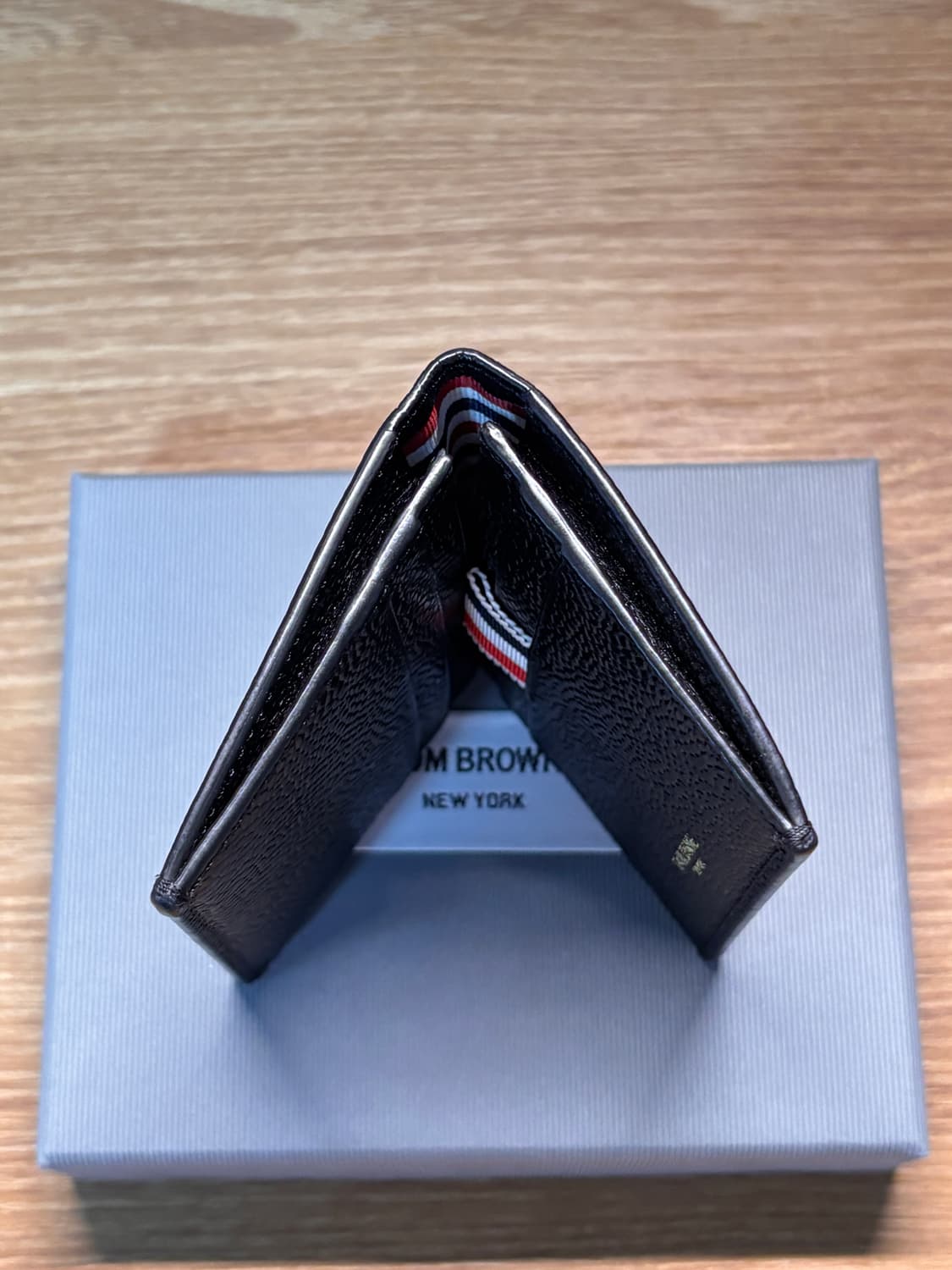 톰브라운 페블 그레인 더블 카드지갑 상품이미지3