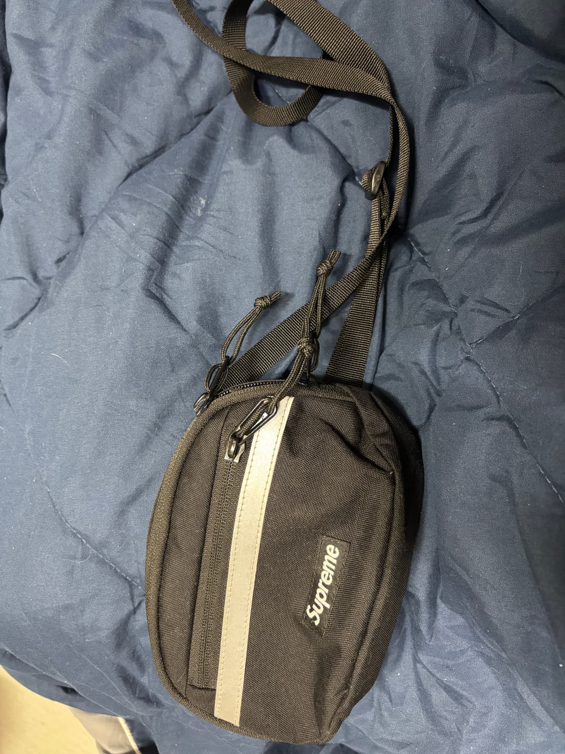 슈프림 미니 사이드 백 블랙 24fw 상품이미지1