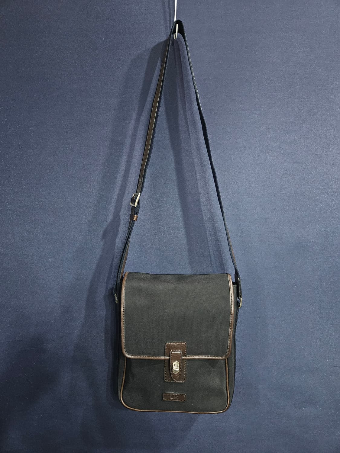 닥스 블랙컬러 남성 크로스백  상품이미지1