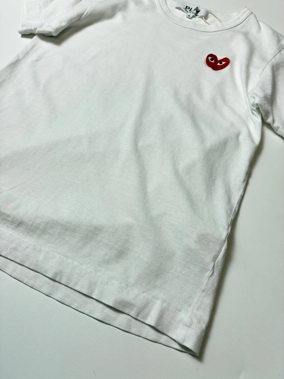 꼼데가르송 우먼스 하트 와펜 반팔 티셔츠 PN8571 상품이미지4