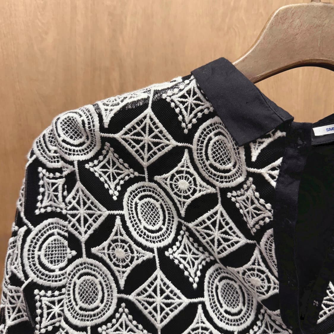 폴스미스 미니 원피스 기하학 자수 레이스 패턴 디테일 블랙 배색 상품이미지6