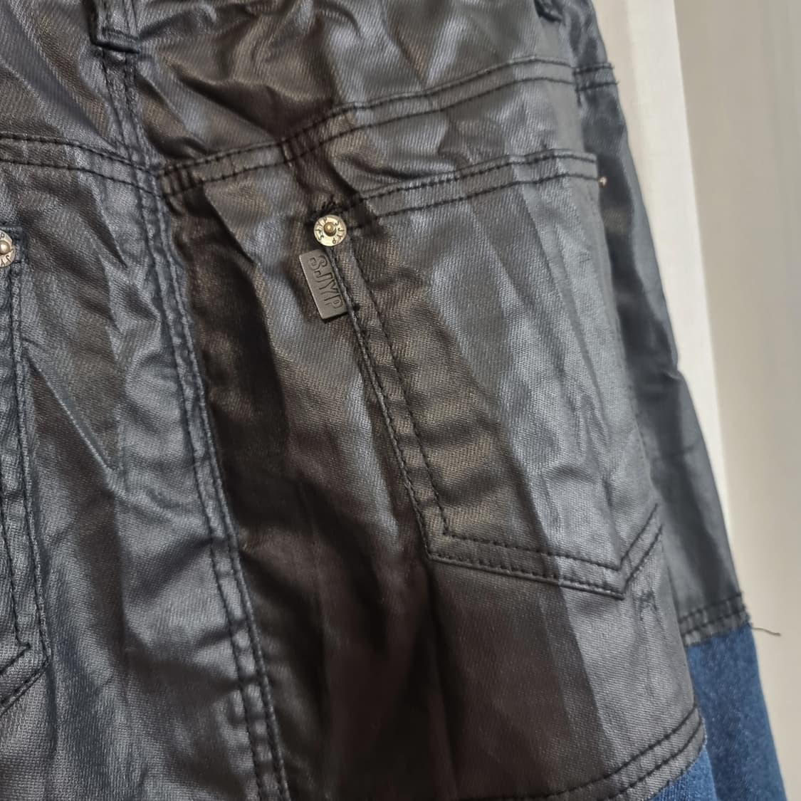 SJYP 코팅데님 배색 데미지 사이드버튼 롱스커트 (25인치/표기S) 상품이미지7