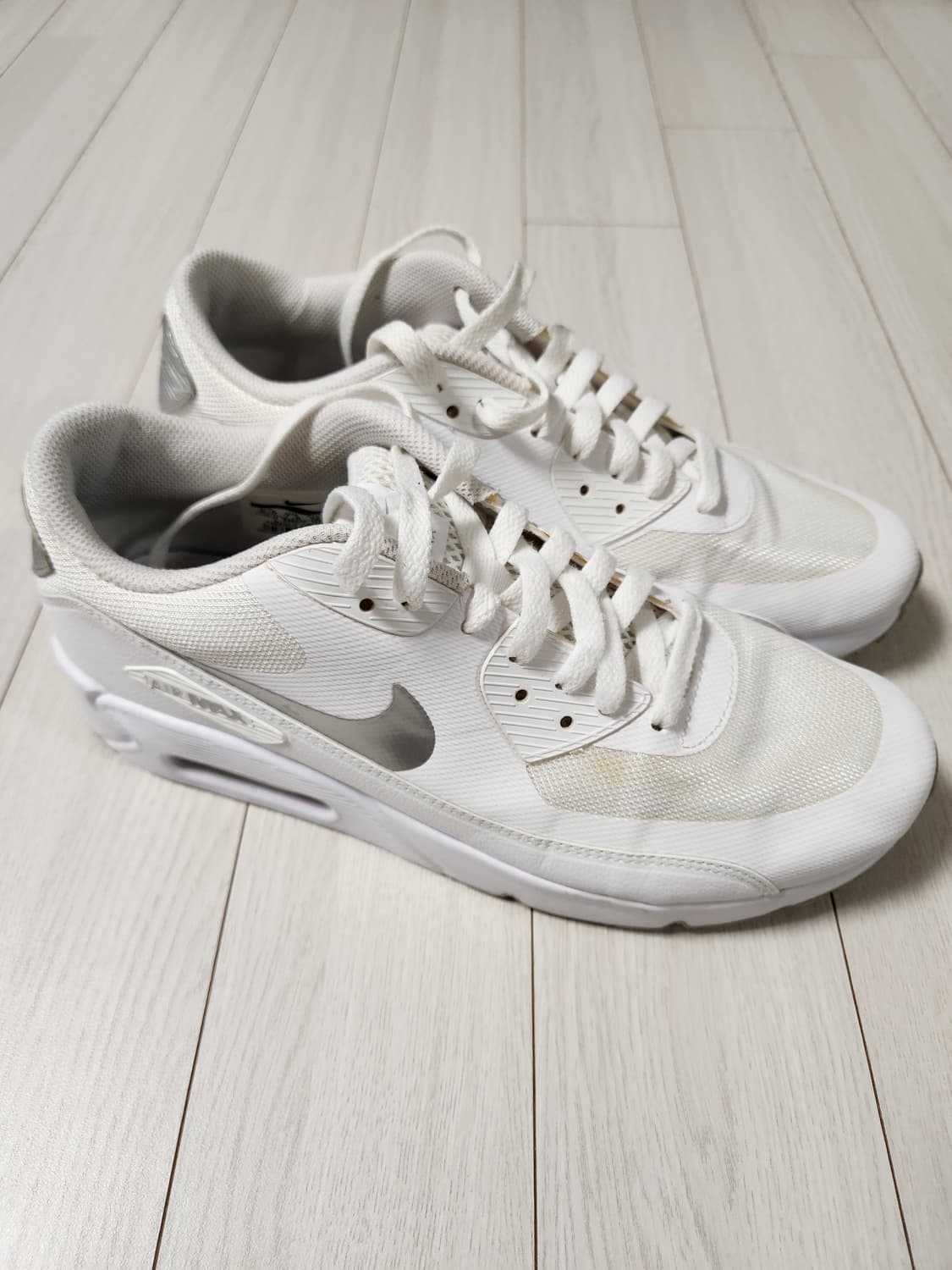 나이키 운동화 에어맥스 90 울트라 2.0 에센셜 러닝화 사이즈265

 상품이미지2