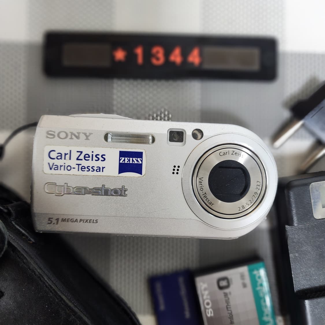 소니 사이버샷 DSC-P100 실버바디 디지털카메라 상품이미지2