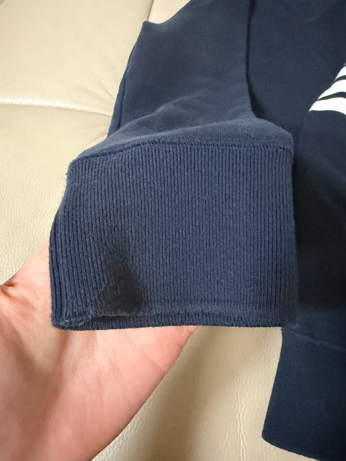 톰브라운 4바 네이비 맨투맨 상품이미지5