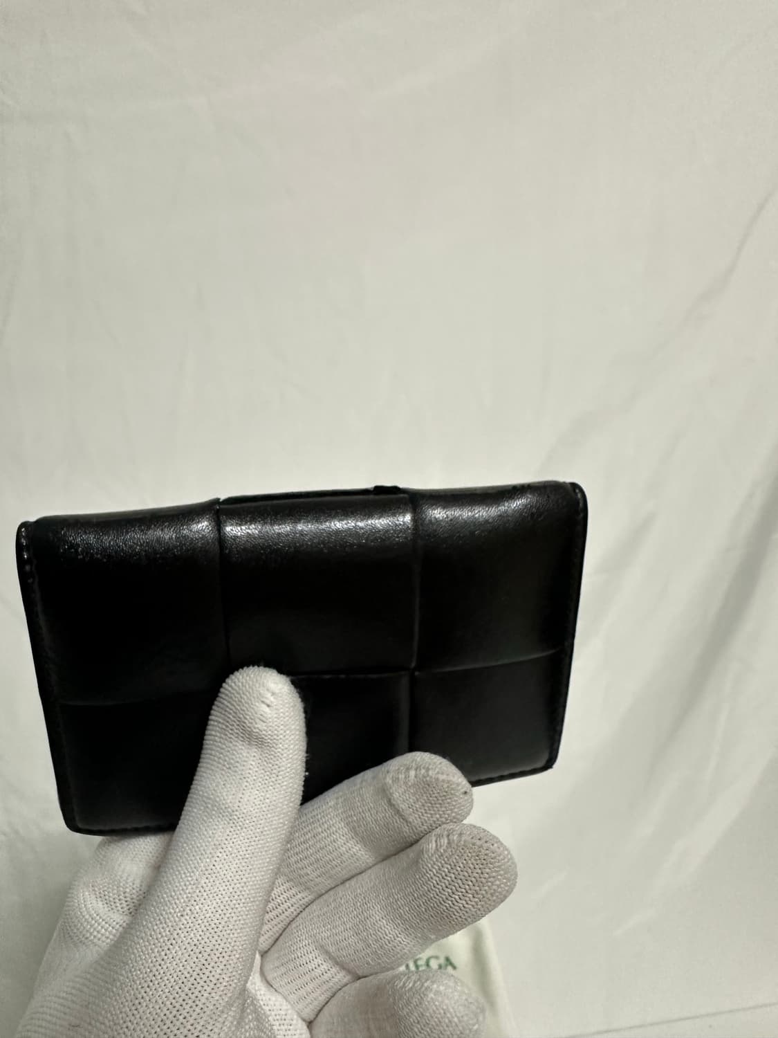 보테가베네타 맥시 플랩 카드지갑 블랙 (OS) 상품이미지4