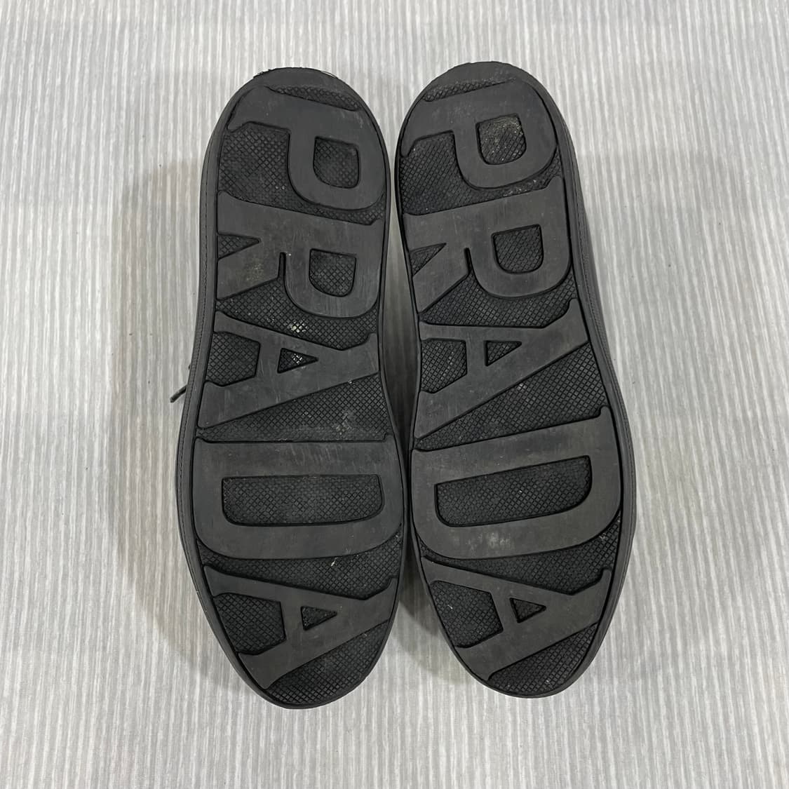 495) PRADA 프라다 페이턴트 레더 스니커즈 36.5 상품이미지7