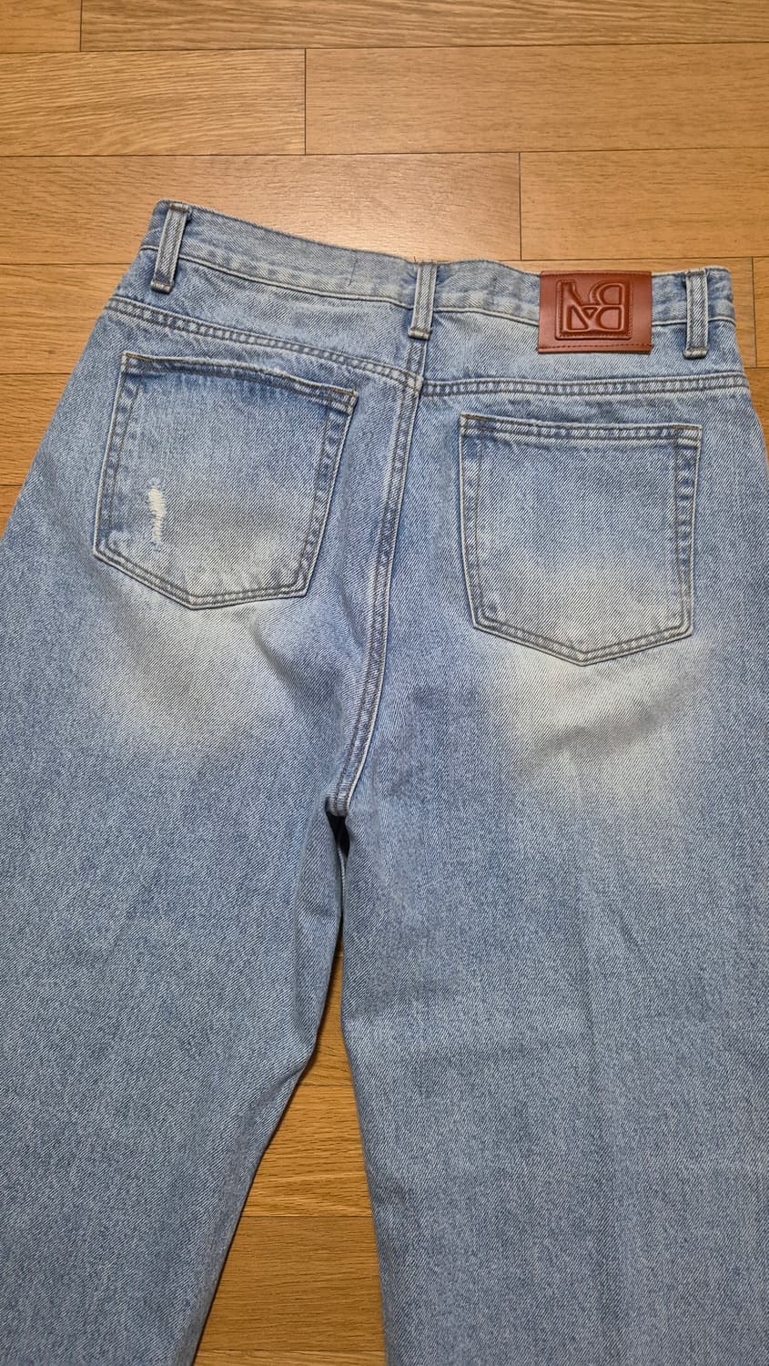 라벨아카이브 마리암 디스트레스드 와이드핏진 라이트블루워시드 3사이즈 상품이미지3