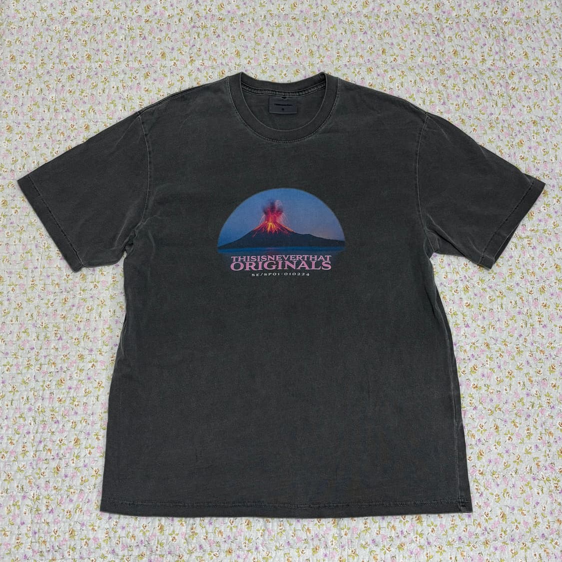 디스이즈네버댓 볼케이노 티셔츠 (남녀공용) 상품이미지1