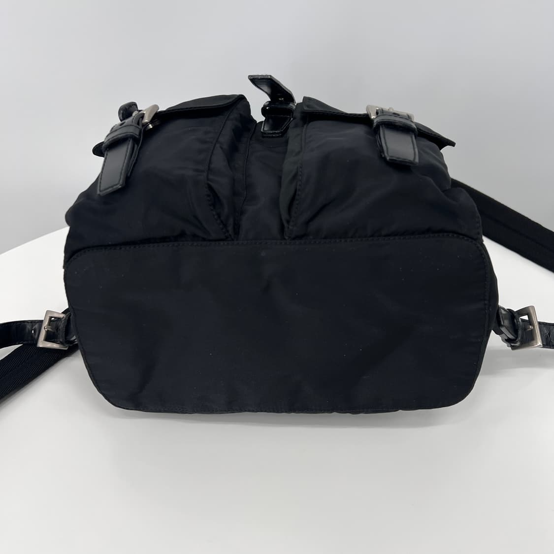 프라다 삼각로고 나일론 백팩 블랙 스몰 상품이미지9