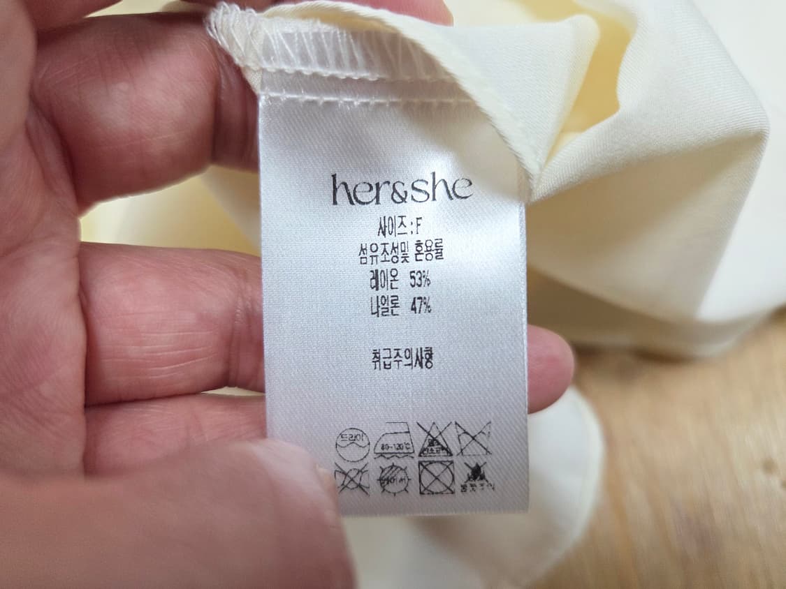 허앤쉬(her&she) 트위스트 레이어 블라우스 프리사이즈 새상품  상품이미지8