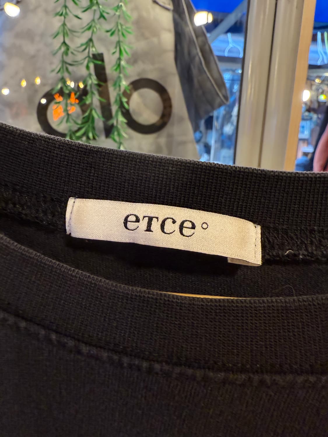 ETCE 그래픽 블랙 롱슬리브 상품이미지2