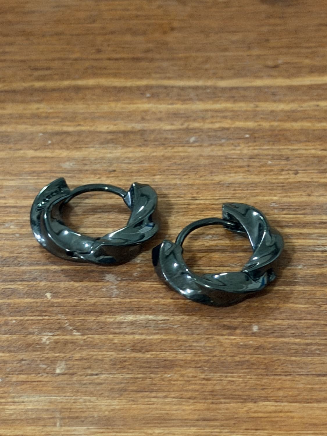 블랙 트위스트 링 귀걸이 볼드 후프 이어링 상품이미지1