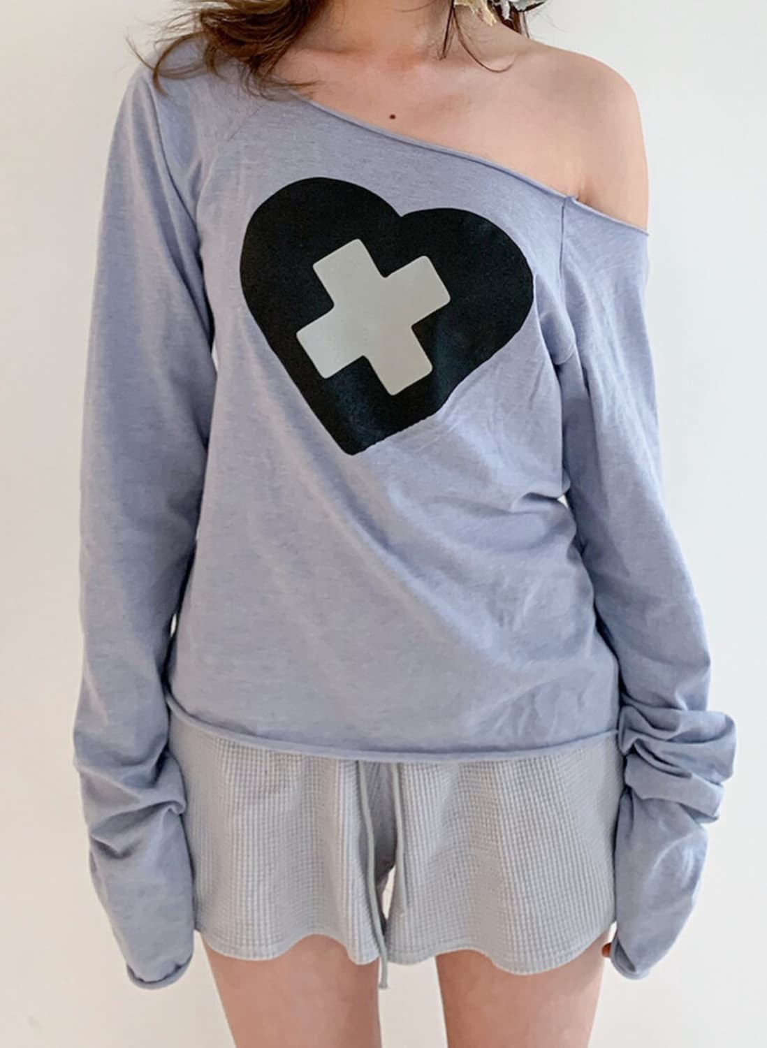 샵페어리 크로스 하트 컷오프 티 상품이미지1