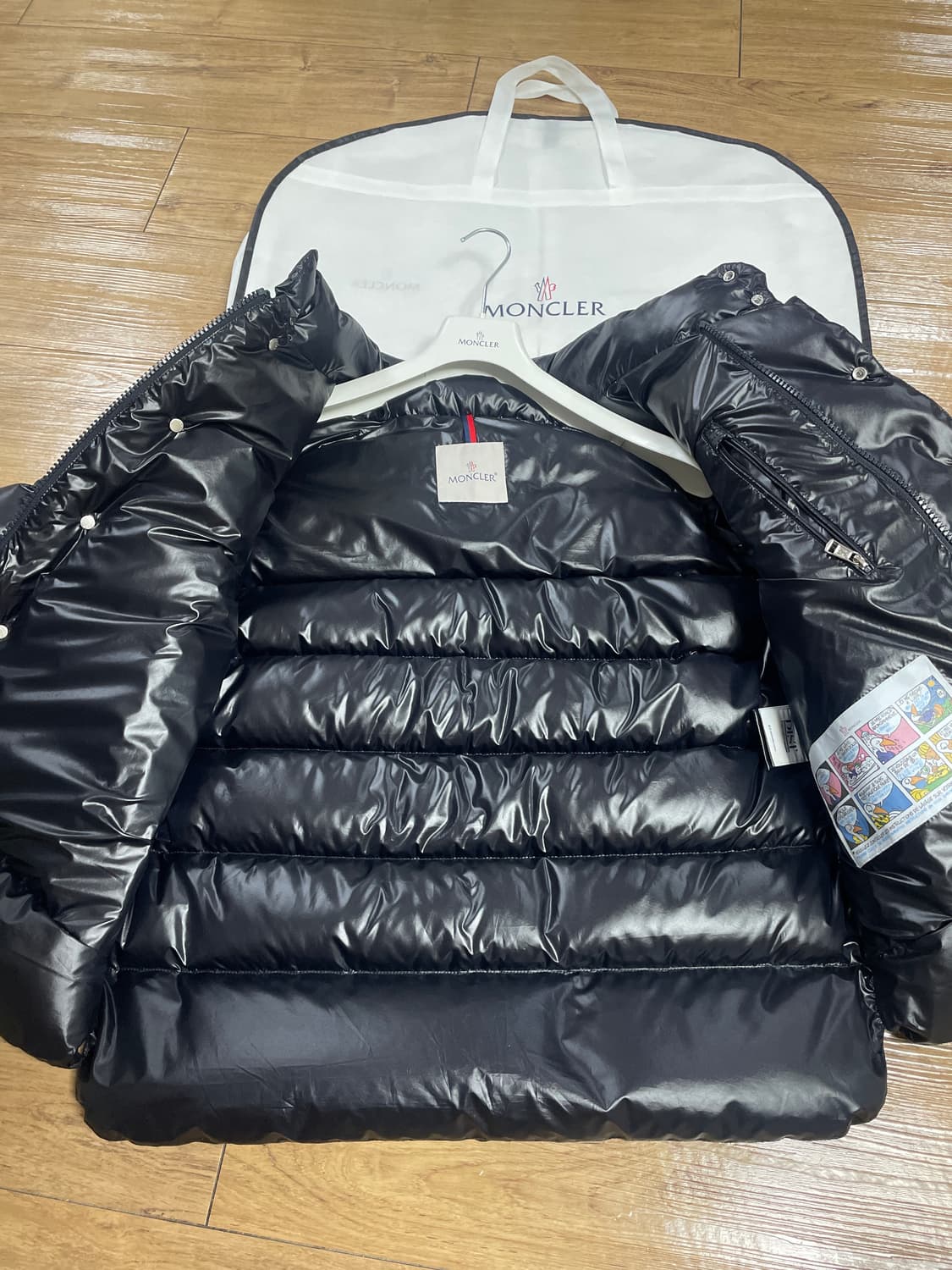 몽클레어 Lule 숏패딩 블랙 2사이즈 판매합니다. 상태완벽 상품이미지4
