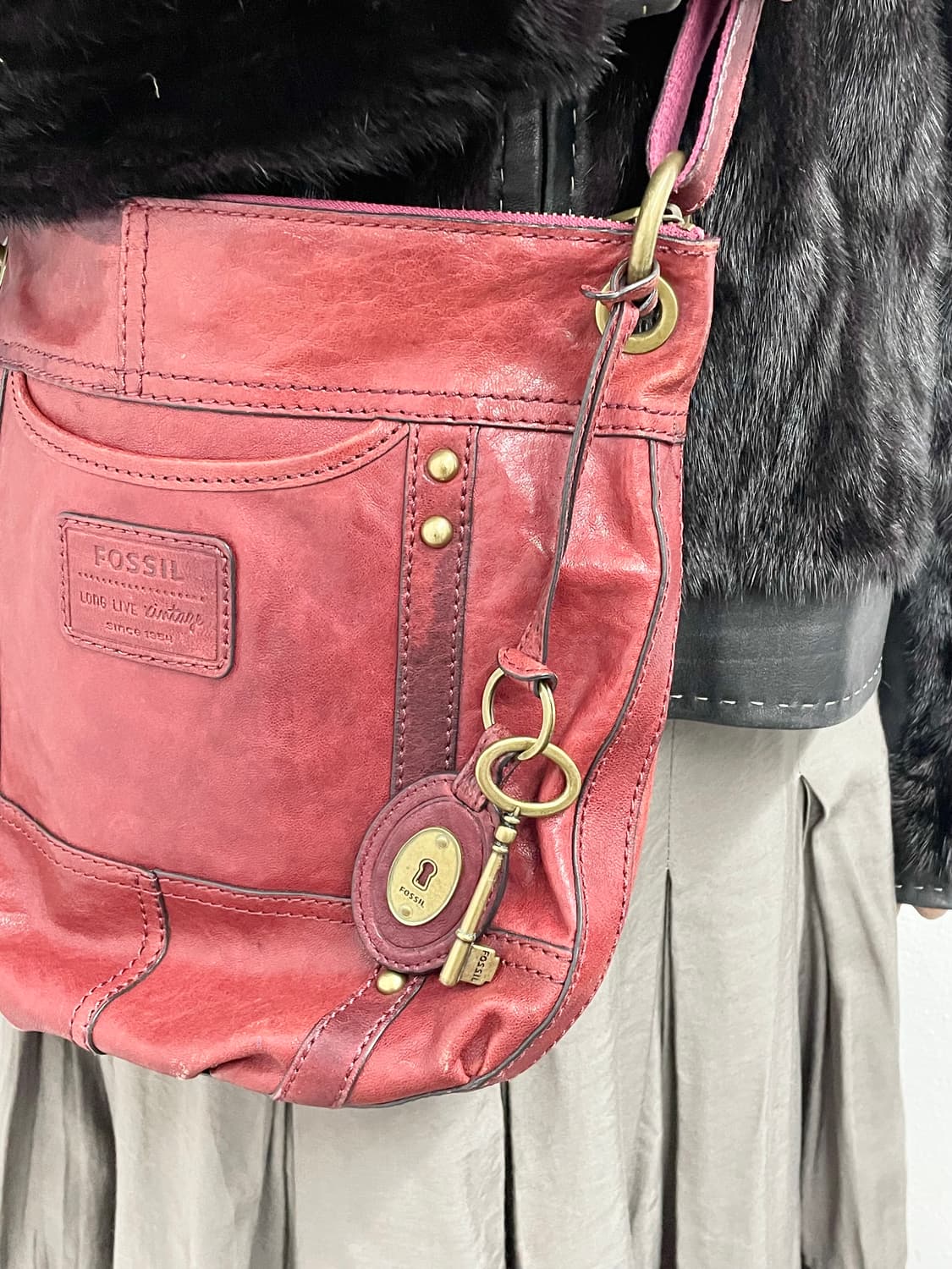 파슬 레더 로고 키 크로스백 상품이미지4