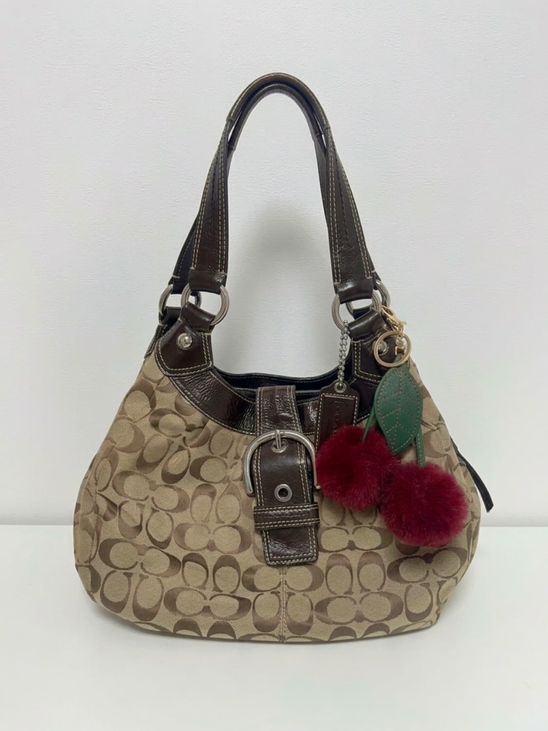 코치 버클 숄더백 상품이미지1