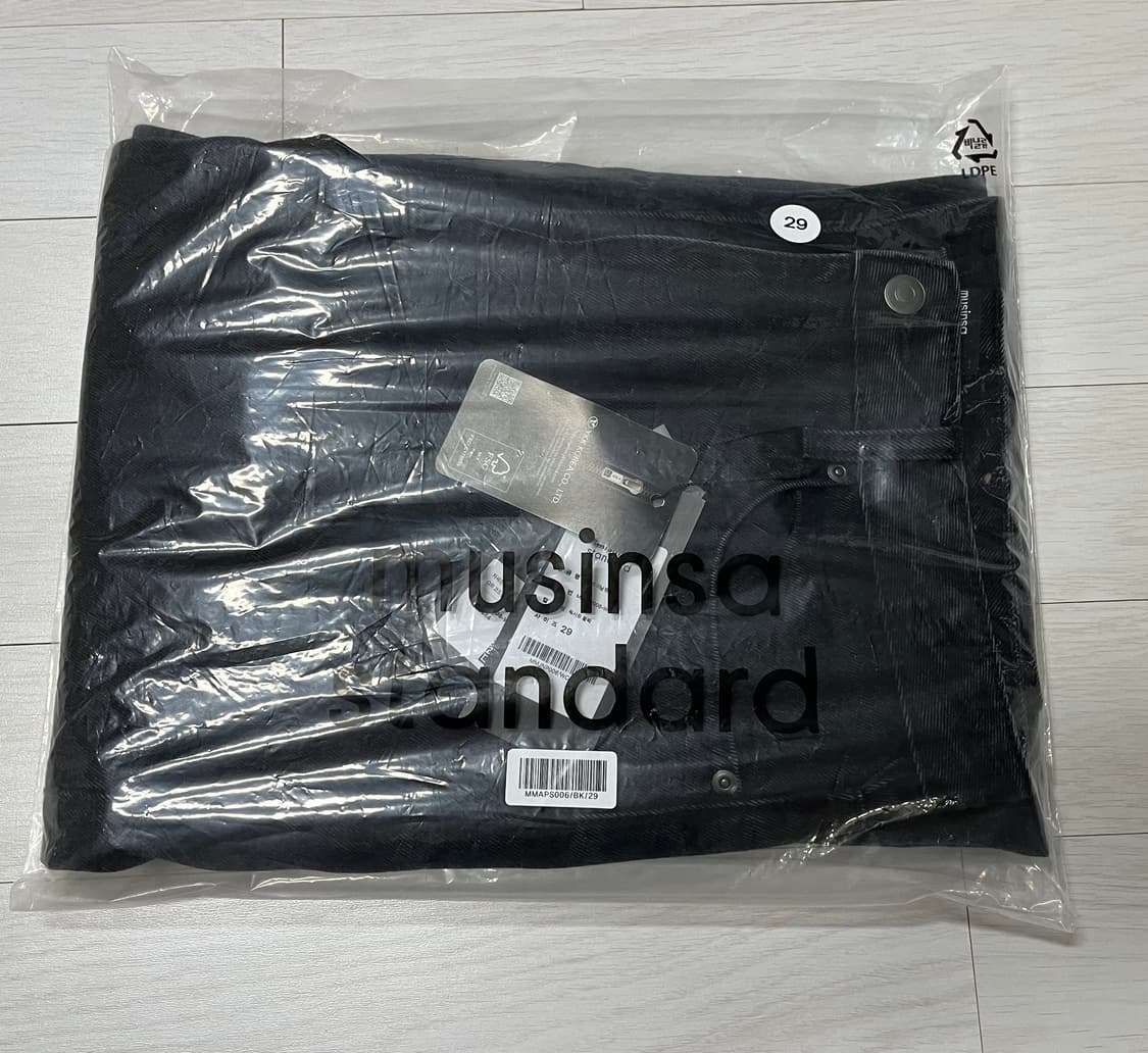 [새상품] 무신사스탠다드 와이드 데님 팬츠 [워시드 블랙] 29 상품이미지2