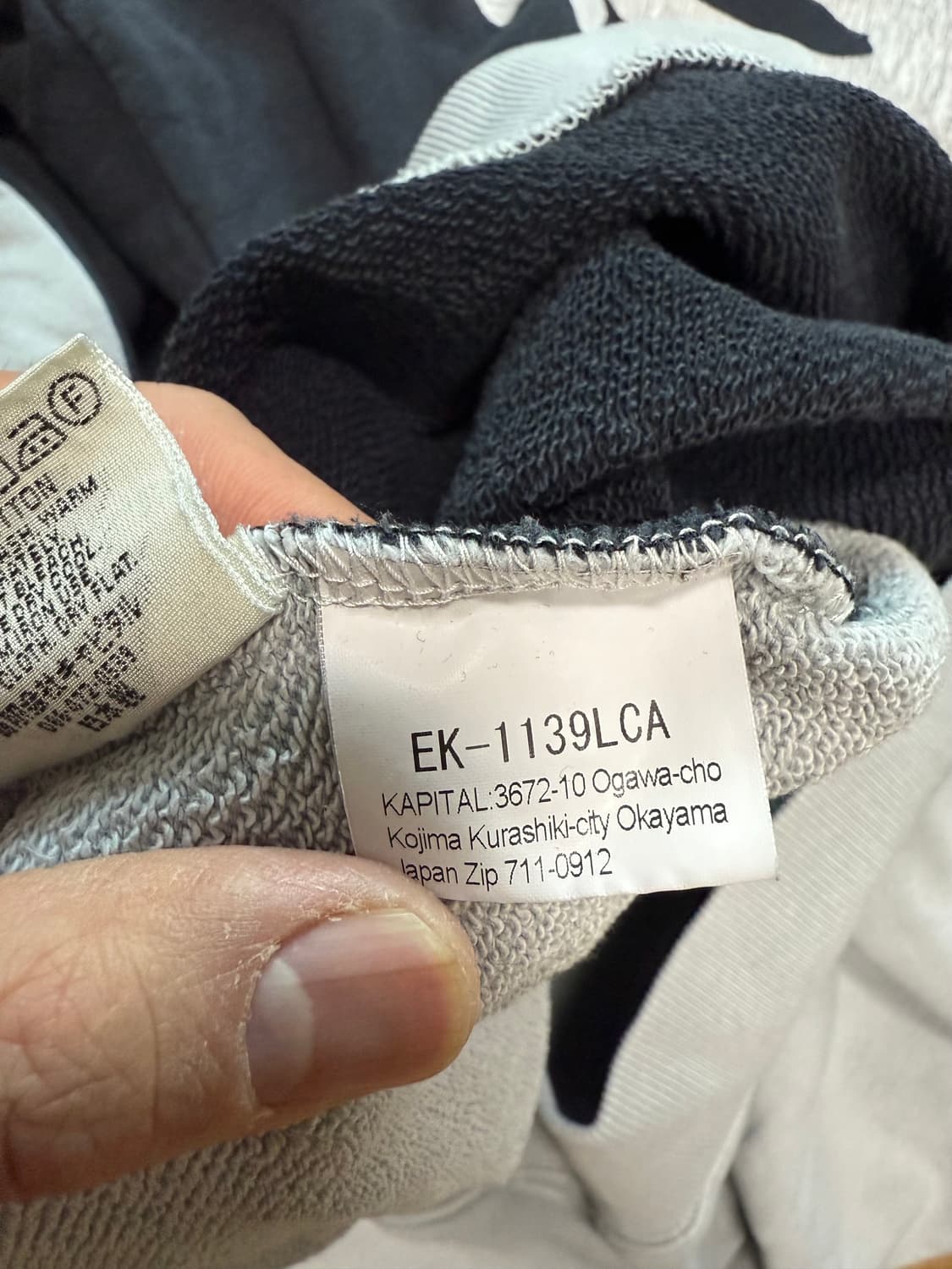 캐피탈 투톤 빅플리스 스웻셔츠 팝니다. 상품이미지8